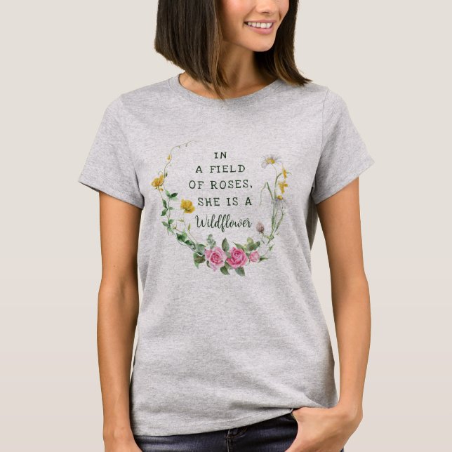In einem Bereich der Rose ist sie eine botanische  T-Shirt (Vorderseite)