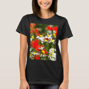 In einem Feld von Pflücken ist ein Dämon T-Shirt