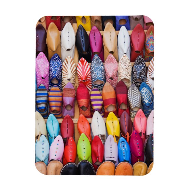 In einem Laden in den Souks gezeigte Schuhe Magnet (Vertikal)