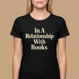 In einer Beziehung zum Lesen von Büchern T-Shirt