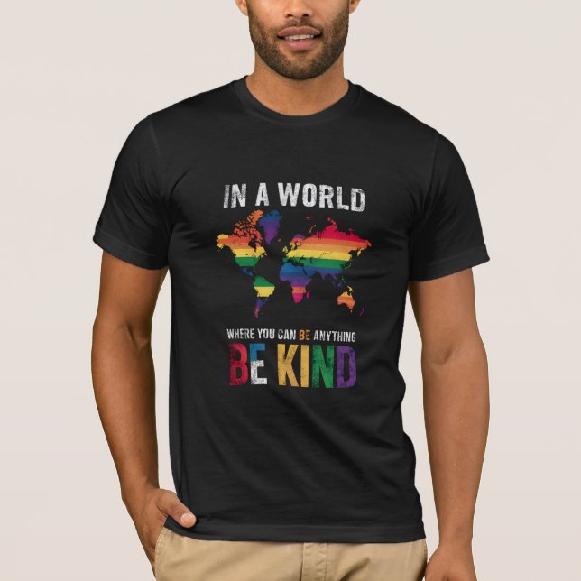 In einer Welt, in der man alles gut sein kann T-Shirt (Vorderseite)