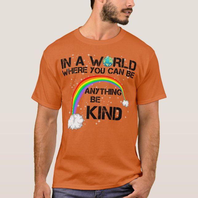 in einer Welt, in der man alles irgendwie sein kan T-Shirt (Vorderseite)