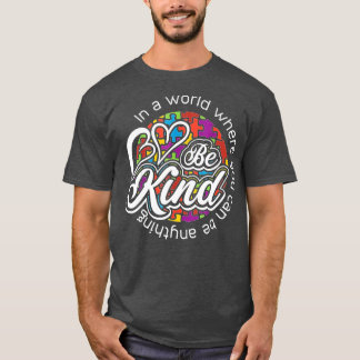 In einer Welt, in der man alles sein kann, sei fre T-Shirt