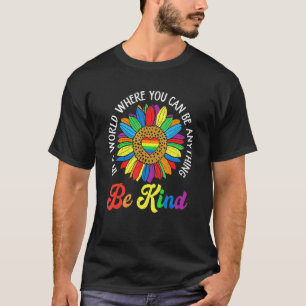 In einer Welt mit freundlichen LGBTQ Gay Pride LGB T-Shirt