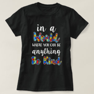 In einer Welt seien Sie T-Shirt