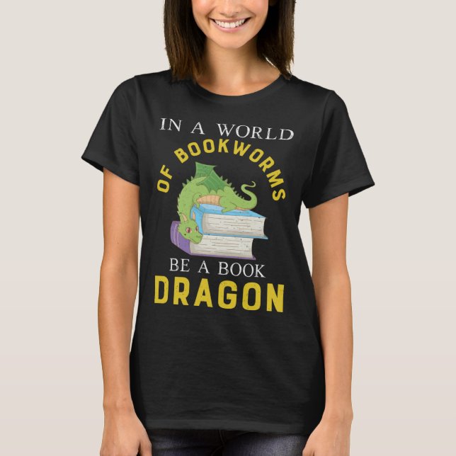 In einer Welt voller Bücherwürmer ist ein Buchdrac T-Shirt (Vorderseite)