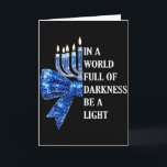 In einer Welt voller Dunkelheit sei ein Licht Froh Karte<br><div class="desc">In einer Welt voller Dunkelheit sei ein Licht Frohes Hanukkah _1</div>