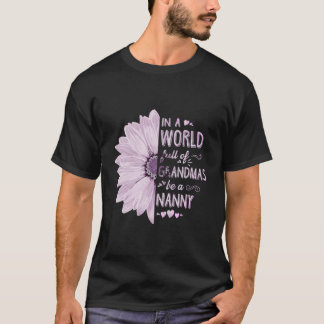 In einer Welt voller Grandmas sei eine Kindermädch T-Shirt