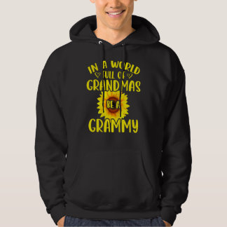 In einer Welt voller Grandmen ist eine graue Sonne Hoodie