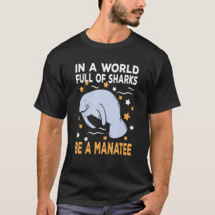 In einer Welt voller Haie ist ein Manatee Marine B T-Shirt
