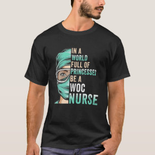 In einer Welt voller Prinzessinnen ist ein kursive T-Shirt