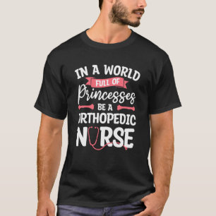 In einer Welt voller Prinzessinnen ist eine orthop T-Shirt