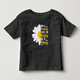 In einer Welt voller Rose ist eine Dämmerung Kleinkind T-shirt