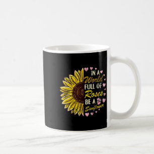 In einer Welt voller Rose wird eine Redewendungen Kaffeetasse