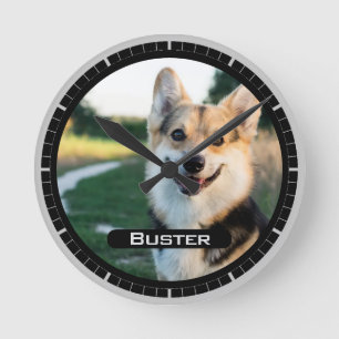 In Erinnerung an Ihr Haustier. Haustierfoto auf ei Runde Wanduhr