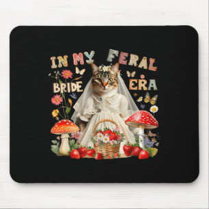 in Feral Bride Ära Katzenhochzeit Junggesellinnena Mousepad