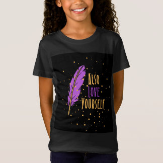 in gelber und violetter Farbe geschrieben . T-Shirt