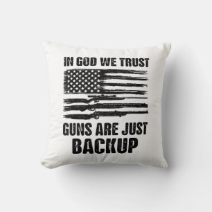 In Gott vertrauen wir darauf, dass Waffen nur Amer Kissen