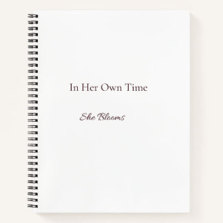In Her Own Time She Blooms Notizbuch | Weiblich 