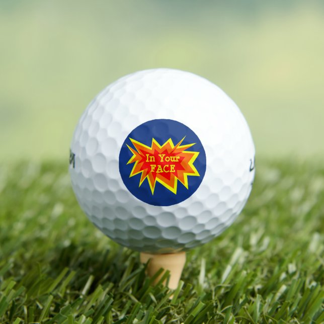 In Ihrem Gesicht ein sonniges Wettkampf Golfball (Insitu T-Shirt)