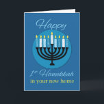 In Ihrer neuen Zuhause First Hanukkah Menorah auf Karte<br><div class="desc">Eine Erste Hanukkah in Ihrer neuen Zuhause ist eine besondere Feier. Diese Karte wird dieses Geschenk ehren. Blaue Hintergründe unterstreichen die Botschaft. Das Zentrum ist von einer in Blau- und Weißtönen gehaltenen Menorah umgeben.</div>