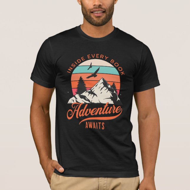 In jedem Buchabenteuer erwartet Herren T - Shirt (Vorderseite)