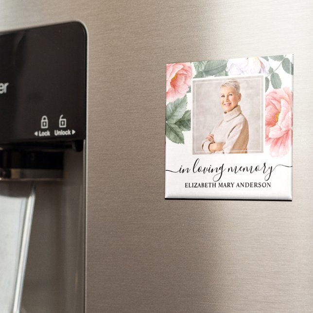 In Love Memory Foto rosa florale Gedenkstätte Magnet (This beautiful pink watercolor floral design can be personalized with a photograph of your loved one)