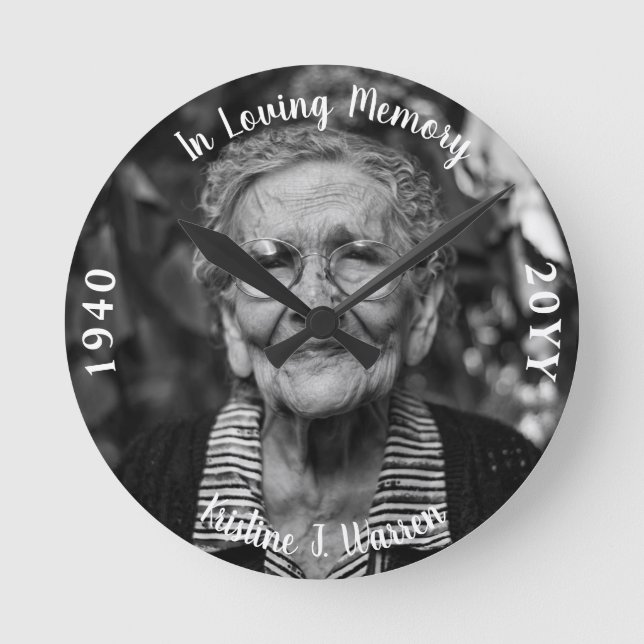 In Loving Memory Memorial Photo Birth Death  Runde Wanduhr (Vorderseite)