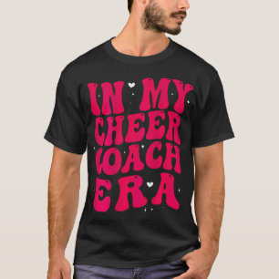 In meinem Cheer Coach Era Groovy (auf der Rückseit T-Shirt