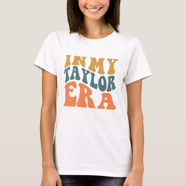 In meinem Taylor-Ära-T - Shirt (Vorderseite)