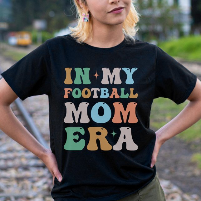 In meiner Fußball-Mama Ära Groovy Retro T-Shirt (Von Creator hochgeladen)