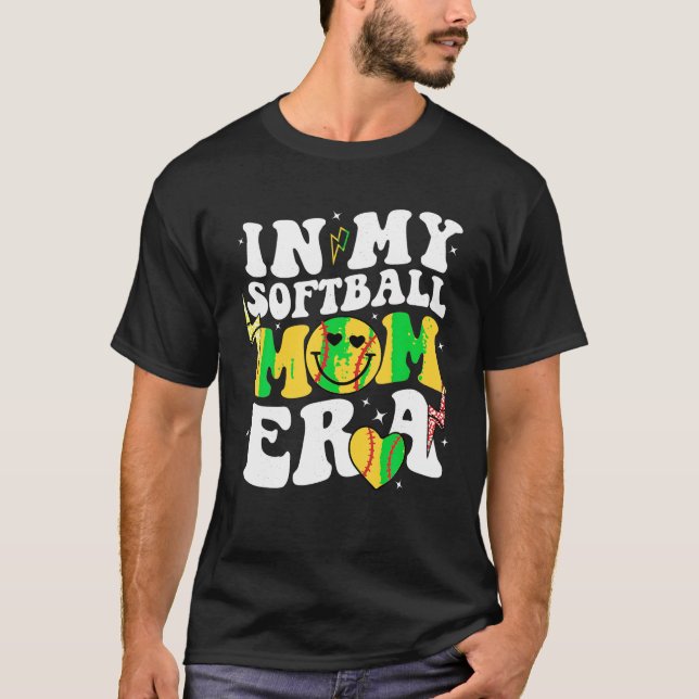 In meiner Softball-Mama Era Groovy Retro Mama Moth T-Shirt (Vorderseite)