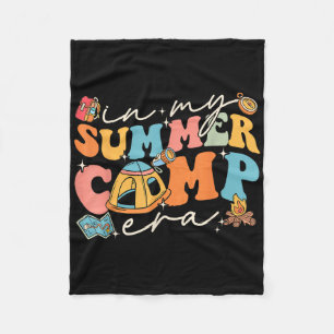 In meiner Sommercamp-Ära Retro-Sommercamper-Frauen Fleecedecke