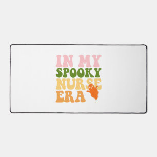 In meiner spöttischen Krankenschwester Halloween-K Schreibtischunterlage
