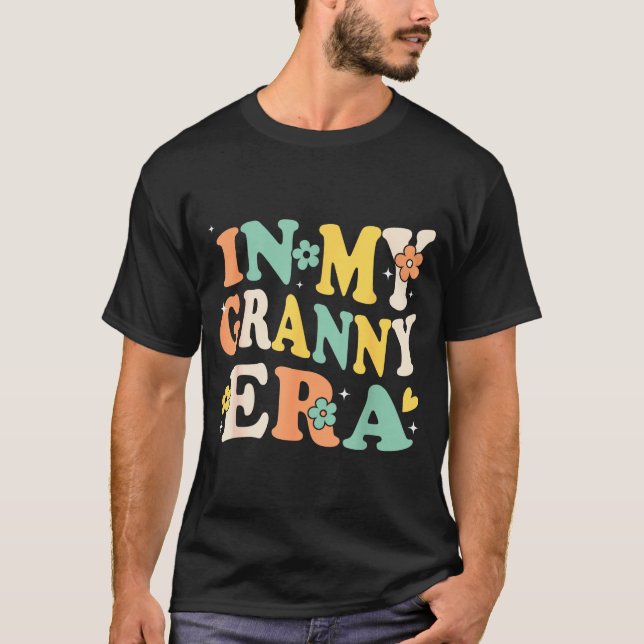 In My Granny Era Funny Sarcastic Groovy Retro Moth T-Shirt (Vorderseite)