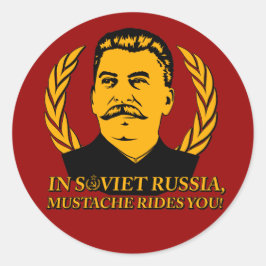 In Sowjetrussland fährt Mustache dich! Runder Aufkleber