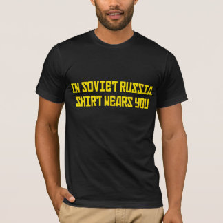 In Sowjetrussland trägt Shirt Sie