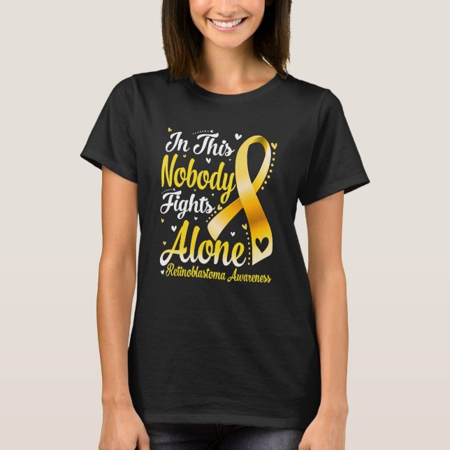 In This Family Nobody Fight Alone Retinoblastoma A T-Shirt (Vorderseite)