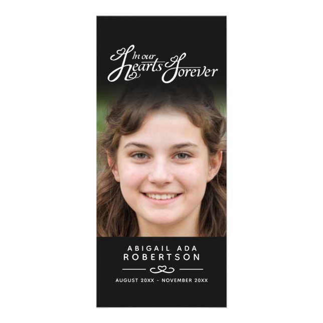 In unseren Herzen Beerdigungsprogramm Schwarz-weiß Werbekarte (Hinten)