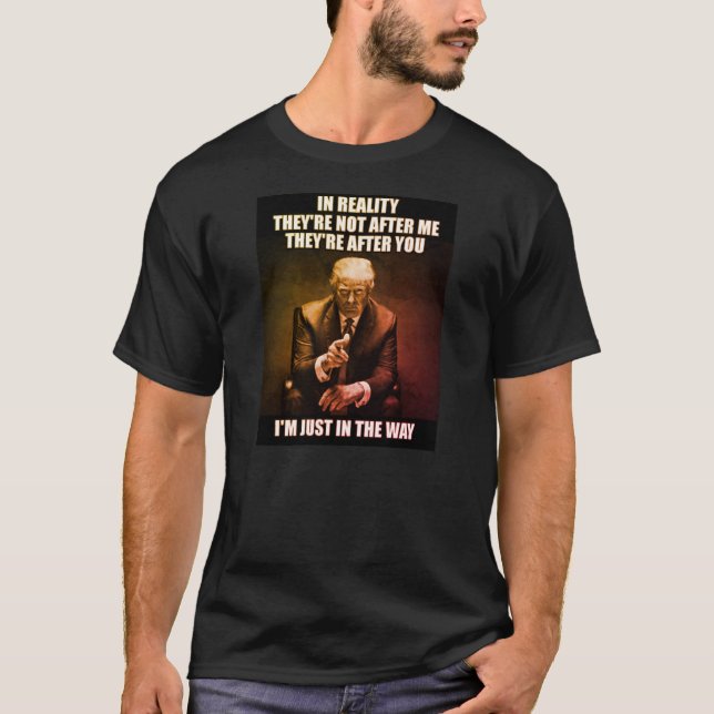 IN WIRKLICHKEIT SIND SIE NACH IHNEN T-Shirt (Vorderseite)