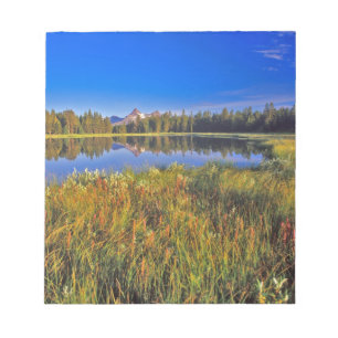 Index Peak spiegelt sich in Mud Lake an der Notizblock