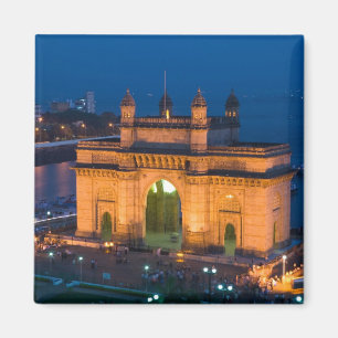 INDIA, Mumbai (Bombay): Gateway of India / Magnet