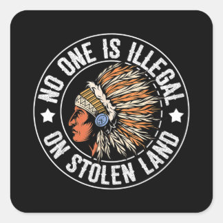 Indianeramerikaner Niemand ist illegal auf gestohl Quadratischer Aufkleber