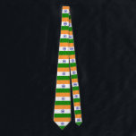 Indien-Flagge Krawatte<br><div class="desc">Die indische Flagge ist mit in der Mitte ein Emblem belastetes horizontales Tricolour. Die verwendeten Farben in der Flagge sind blau,  orange,  weiß,  Grün. Der Anteil der indischen Flagge ist 2: 3. Die Flagge von Indien wurde im Jahre 1947 adoptiert.</div>