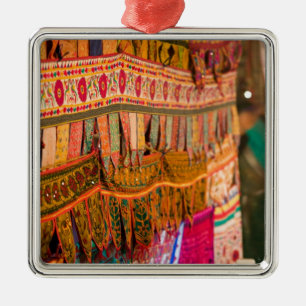 INDIEN, Goa, Baga: Samstagabendmarkt (NR) Silbernes Ornament