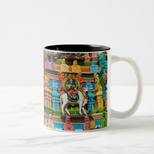 INDIEN, Tamil Nadu, Chennai: Kapaleeshwarar Zweifarbige Tasse (Rechts)