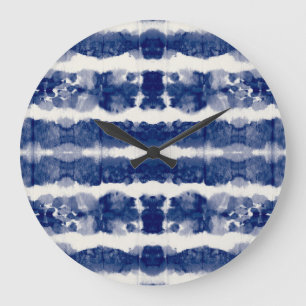 Indigo Art: Abstraktes Wasserfarbenkaos. Große Wanduhr