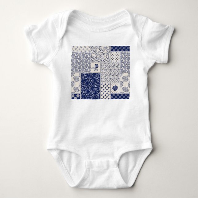 Indigo Blue Beige Floral Patchwork Baby Strampler (Vorderseite)