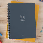 Indigo Blue Classic Monogram Personal Weekly Planer<br><div class="desc">Einfaches, persönliches Schreibpapier-Jahresplaner mit klassischem Monogramm in quadratischem Rahmen. Jährlicher Planer (12 Monate) mit offenen monatlichen Übersichten und wöchentlichen Planungsblättern. Kontakt für Hilfe bei der Personalisierung.</div>