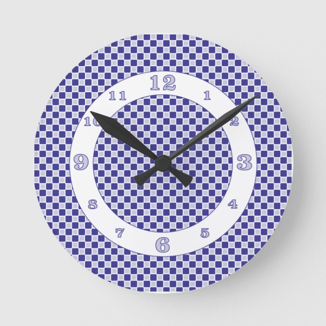 Indigo Blue Monochromatische Karo Runde Wanduhr (Vorderseite)